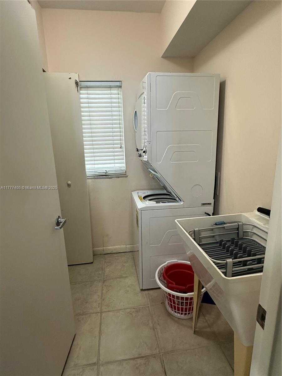 Small Image of 18100 #903, Sunny Isles Beach Number 16