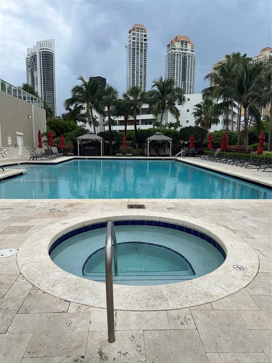 Small Image of 18100 #903, Sunny Isles Beach Number 18