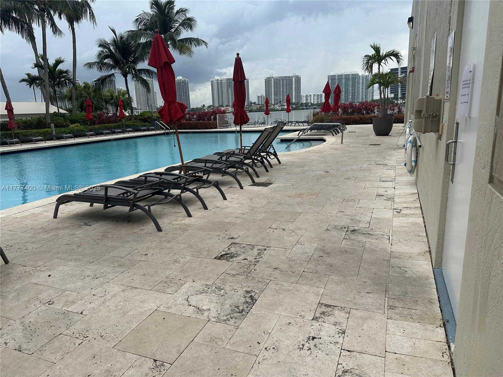 Small Image of 18100 #903, Sunny Isles Beach Number 24