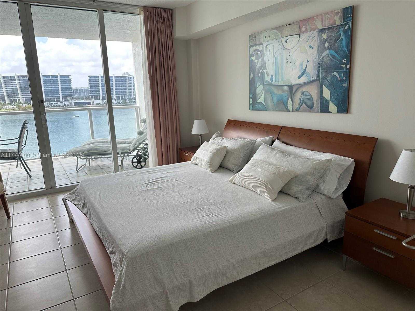 Small Image of 18100 #903, Sunny Isles Beach Number 25