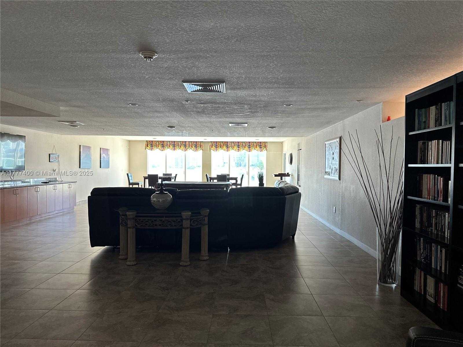Small Image of 18100 #903, Sunny Isles Beach Number 31