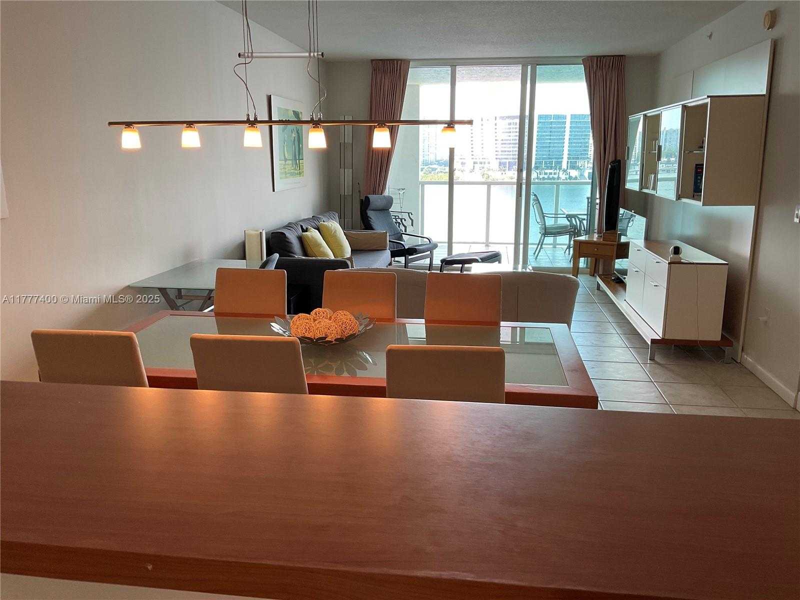 Small Image of 18100 #903, Sunny Isles Beach Number 4