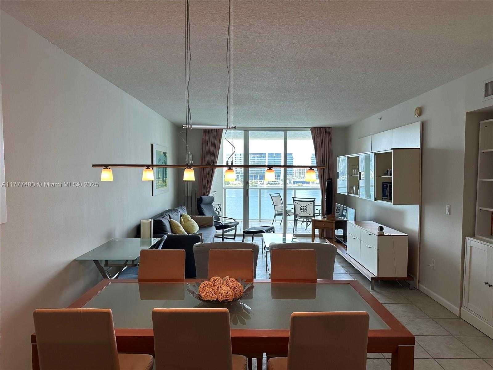 Small Image of 18100 #903, Sunny Isles Beach Number 5