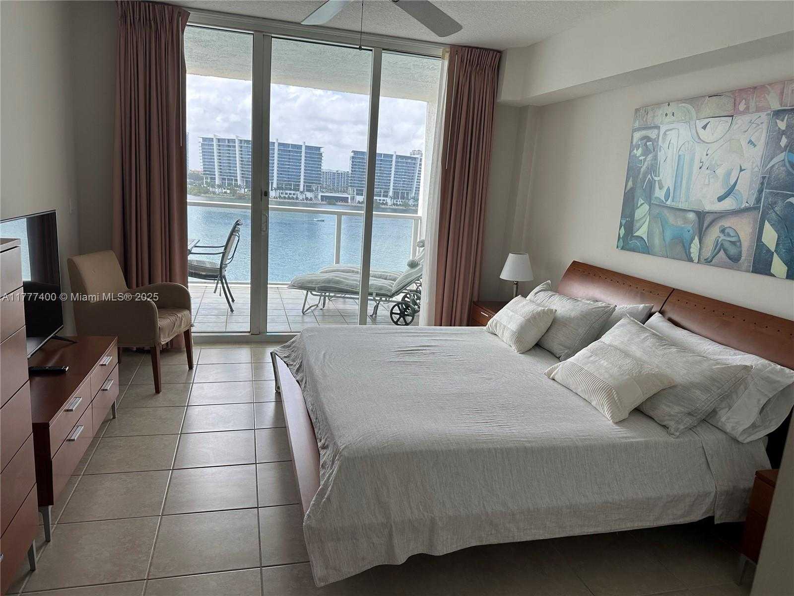 Small Image of 18100 #903, Sunny Isles Beach Number 9