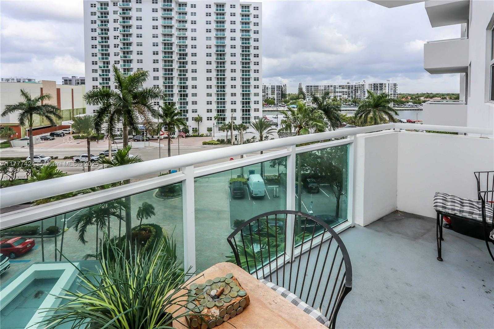 Small Image of 3001 SOUTH OCEAN DR #539, Hollywood Number 3