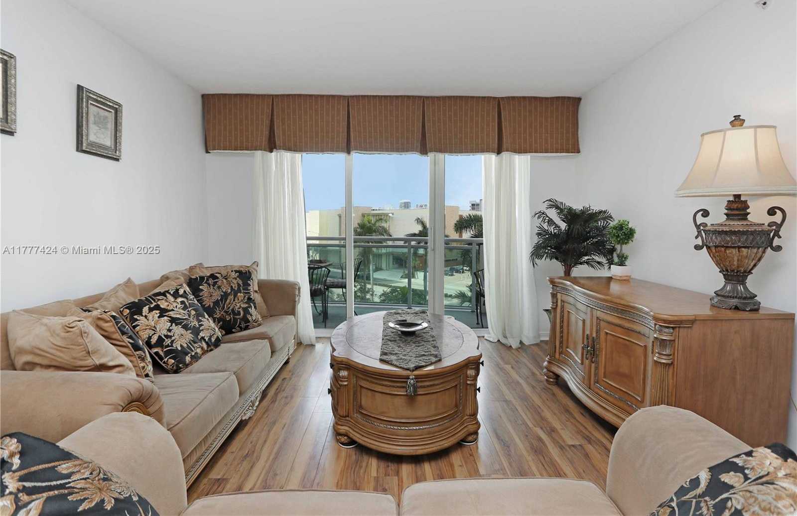 Small Image of 3001 SOUTH OCEAN DR #539, Hollywood Number 9