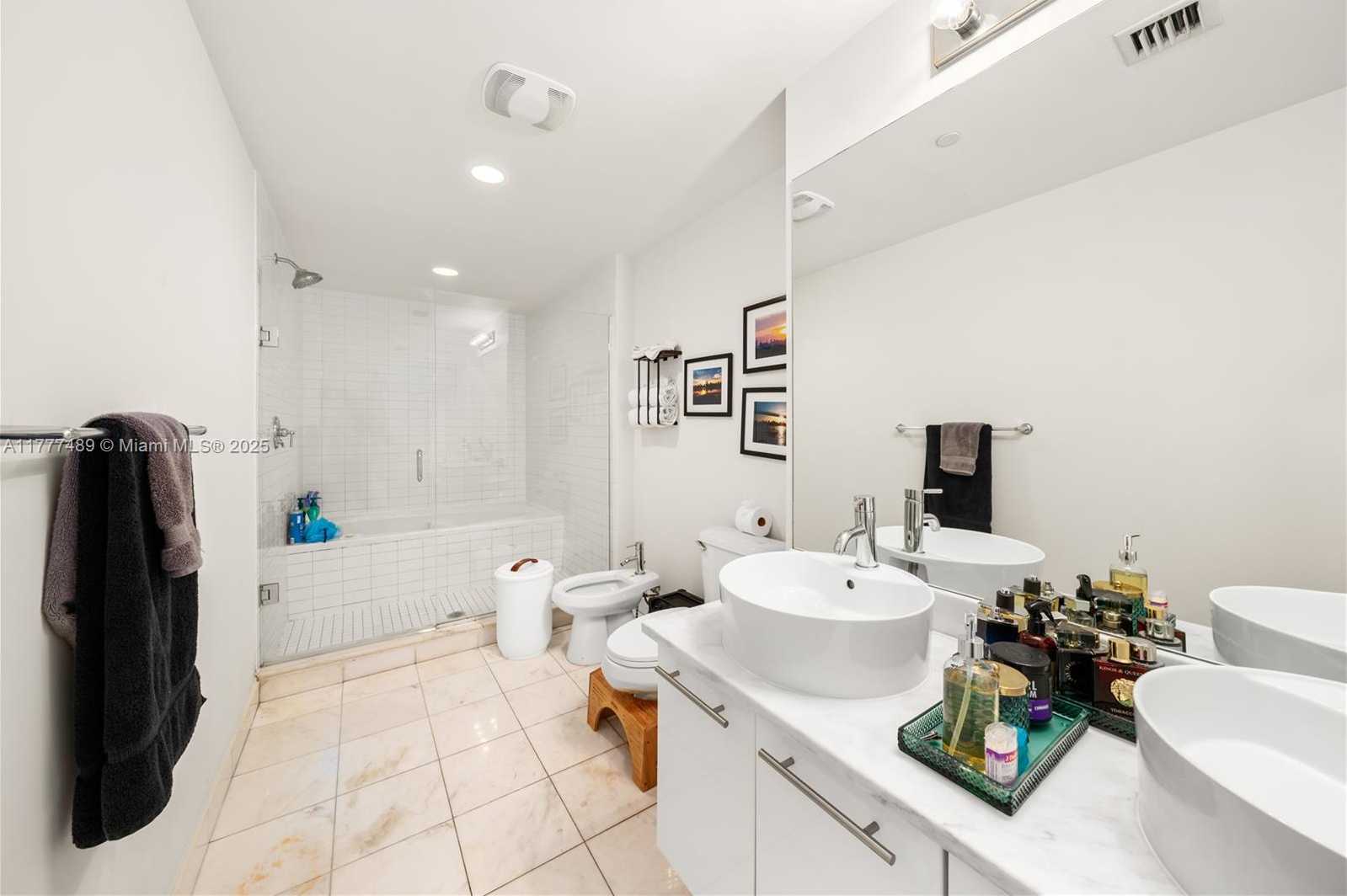 Small Image of 888 BISCAYNE BLVD #4010, Miami Number 10