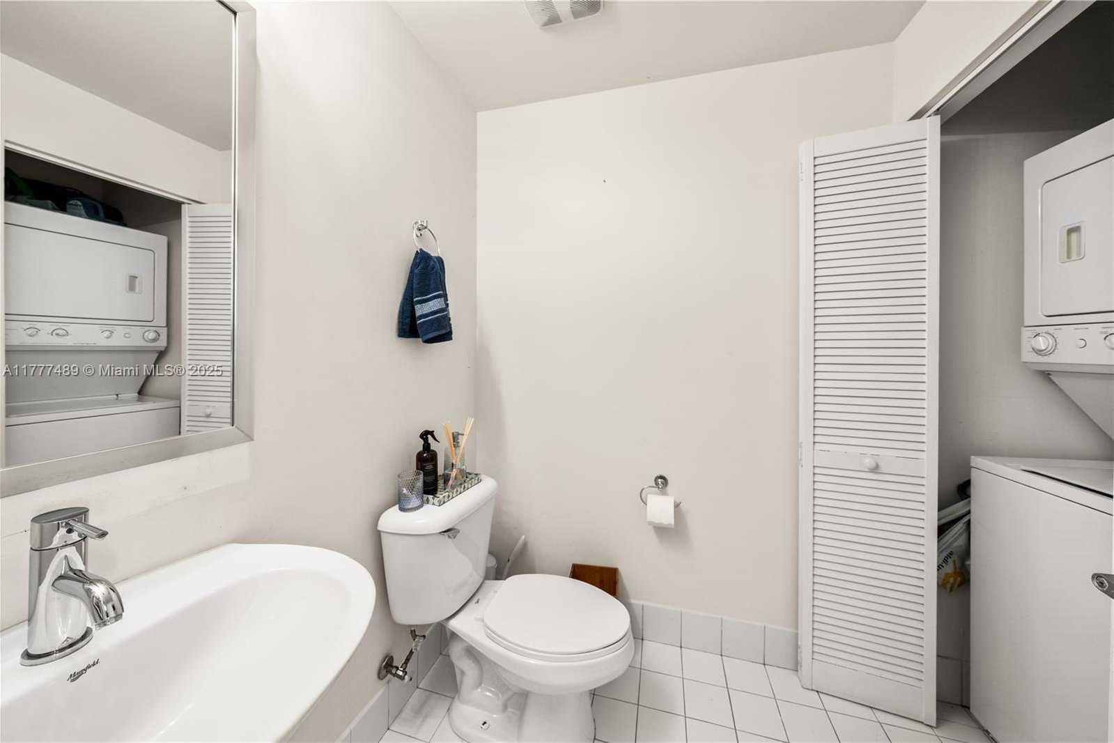 Small Image of 888 BISCAYNE BLVD #4010, Miami Number 11