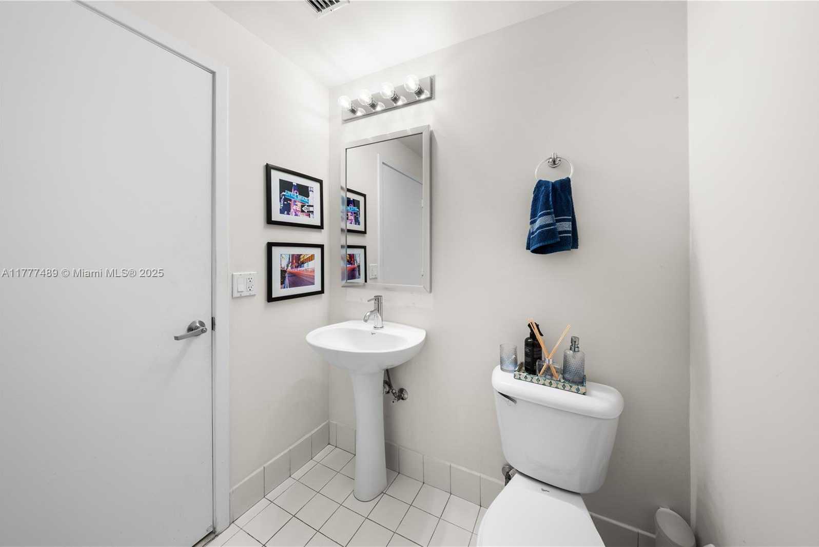 Small Image of 888 BISCAYNE BLVD #4010, Miami Number 12
