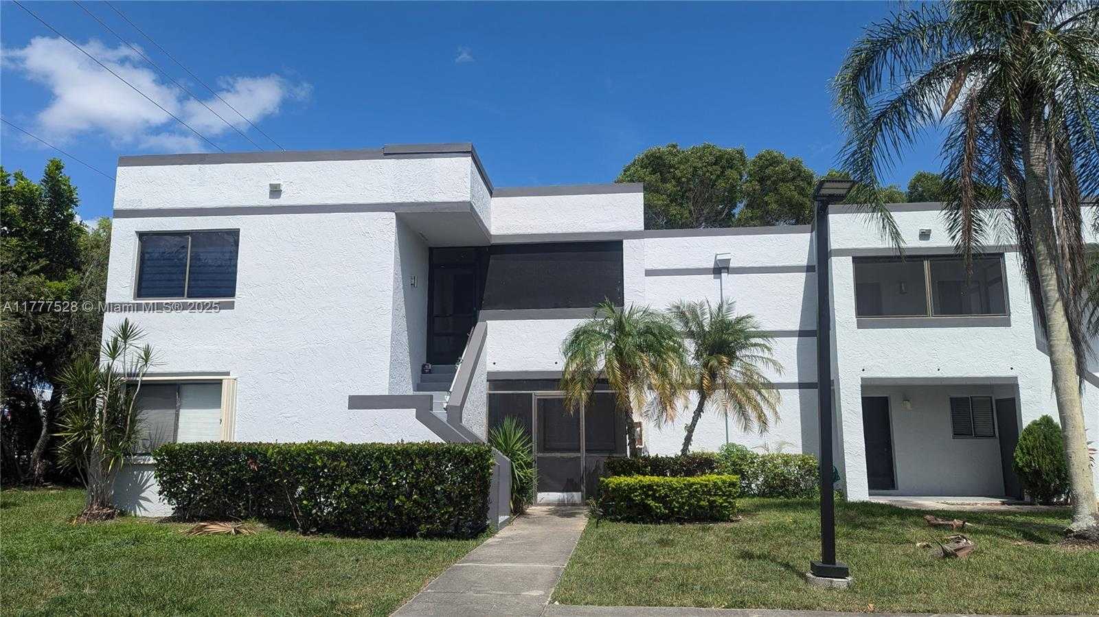 Small Image of 153 LAKEVIEW DR #101, Weston Number 10