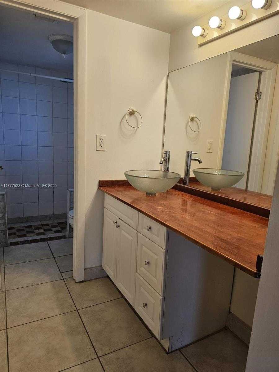 Small Image of 153 LAKEVIEW DR #101, Weston Number 11