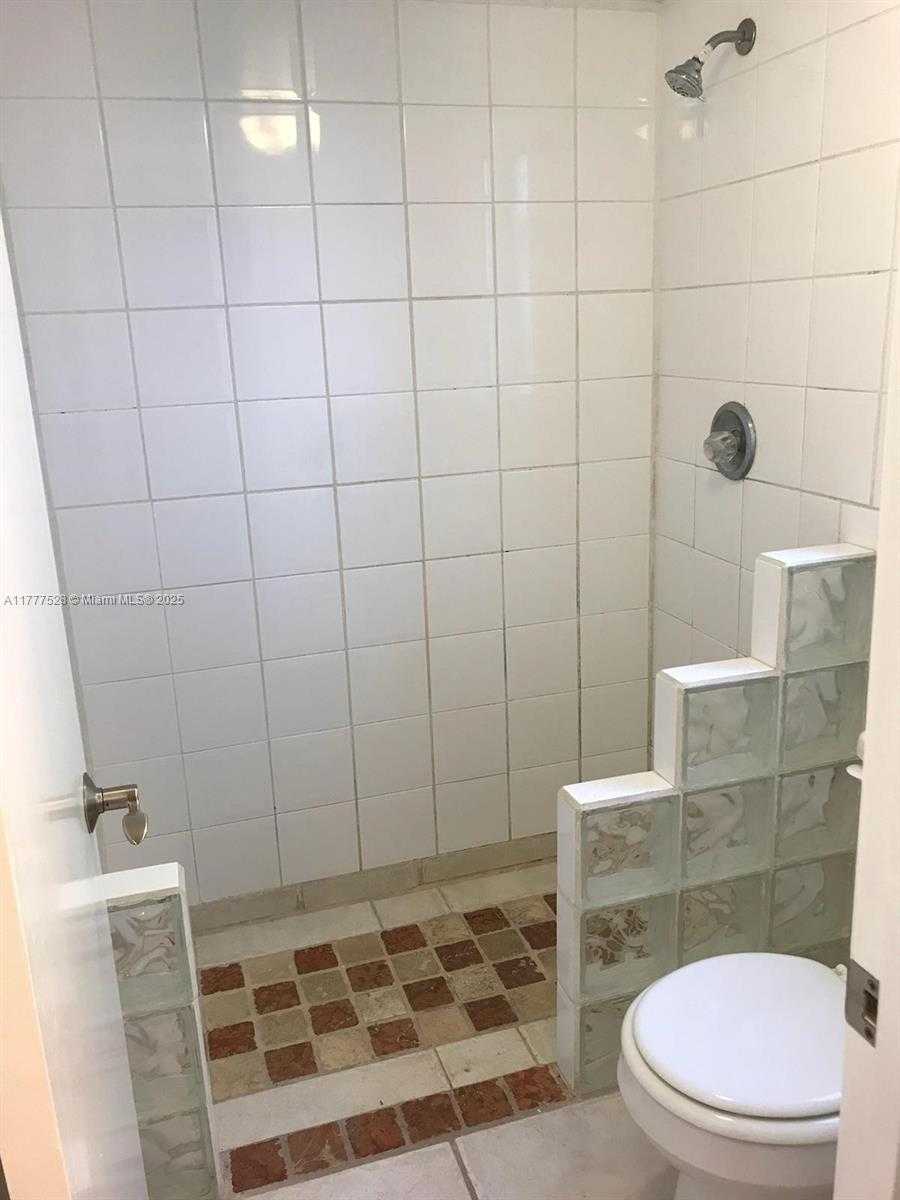 Small Image of 153 LAKEVIEW DR #101, Weston Number 13