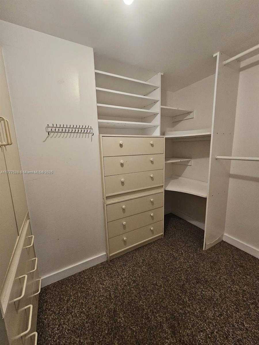Small Image of 153 LAKEVIEW DR #101, Weston Number 14