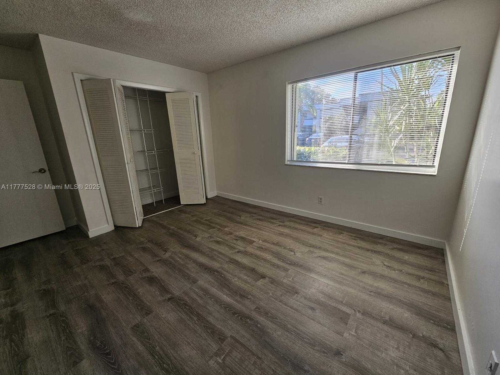 Small Image of 153 LAKEVIEW DR #101, Weston Number 15