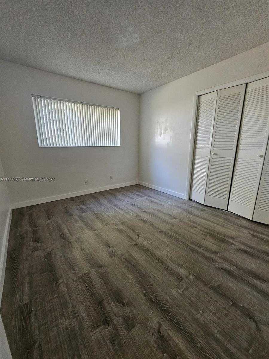Small Image of 153 LAKEVIEW DR #101, Weston Number 17