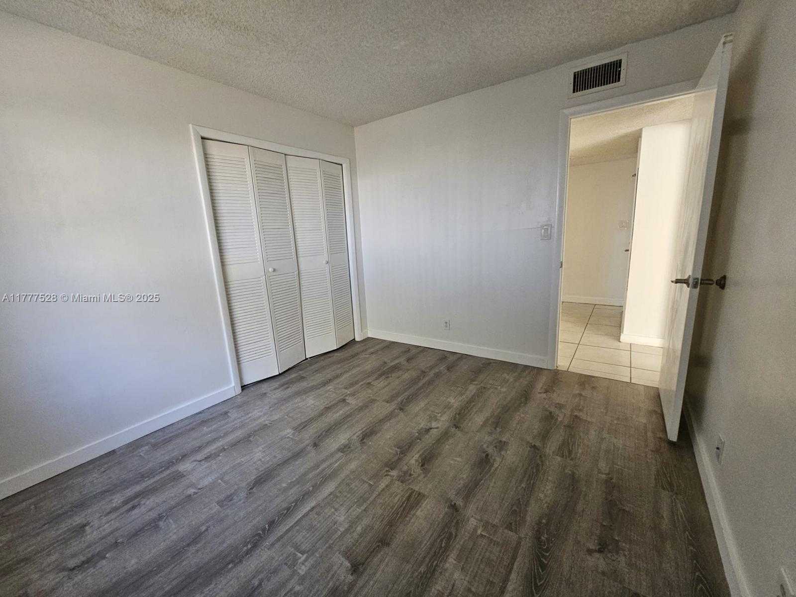 Small Image of 153 LAKEVIEW DR #101, Weston Number 18