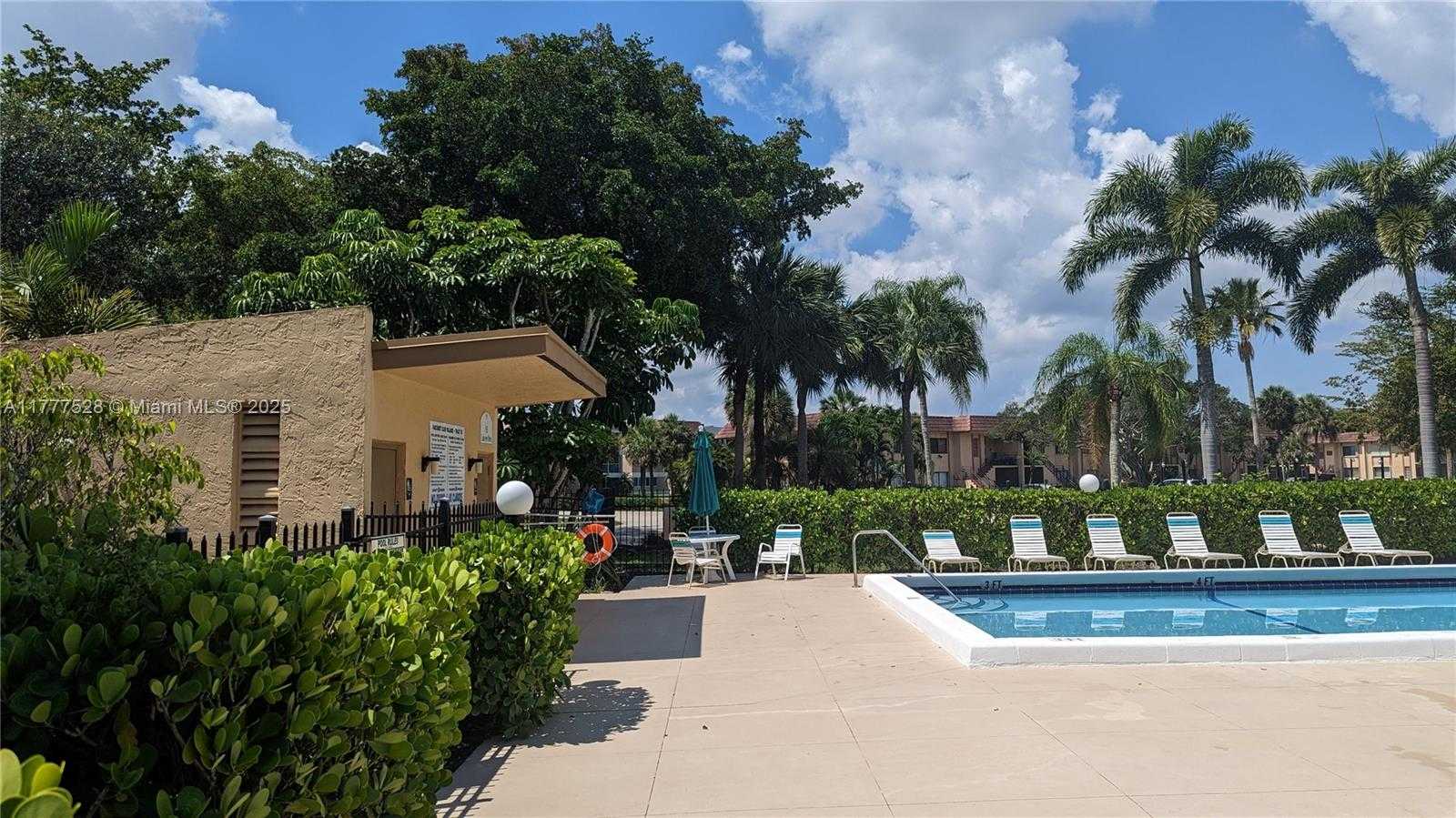Small Image of 153 LAKEVIEW DR #101, Weston Number 19