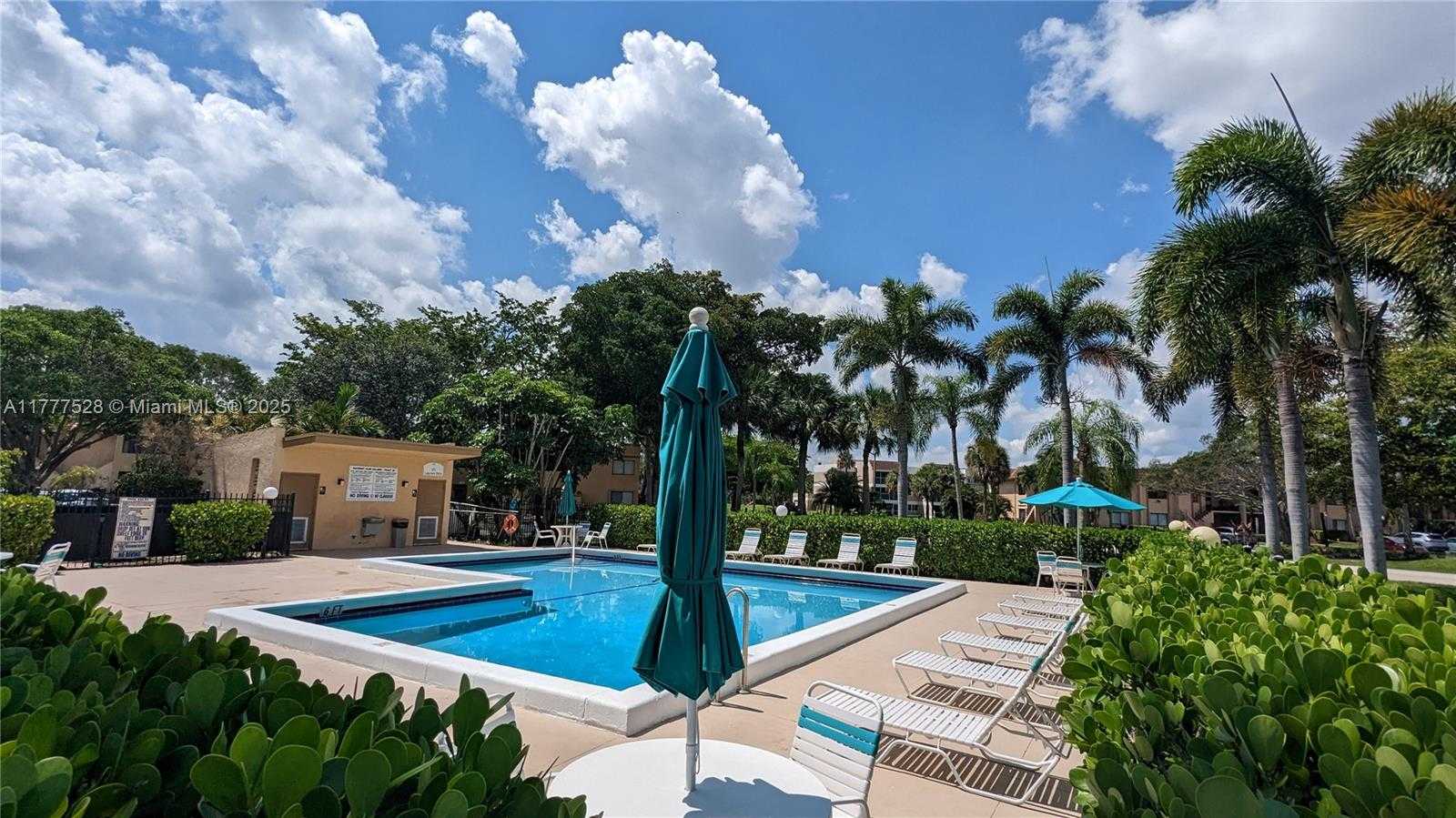 Small Image of 153 LAKEVIEW DR #101, Weston Number 20