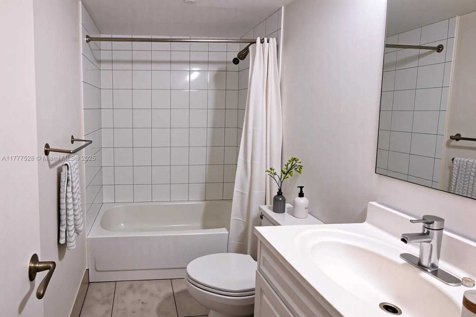 Small Image of 153 LAKEVIEW DR #101, Weston Number 6