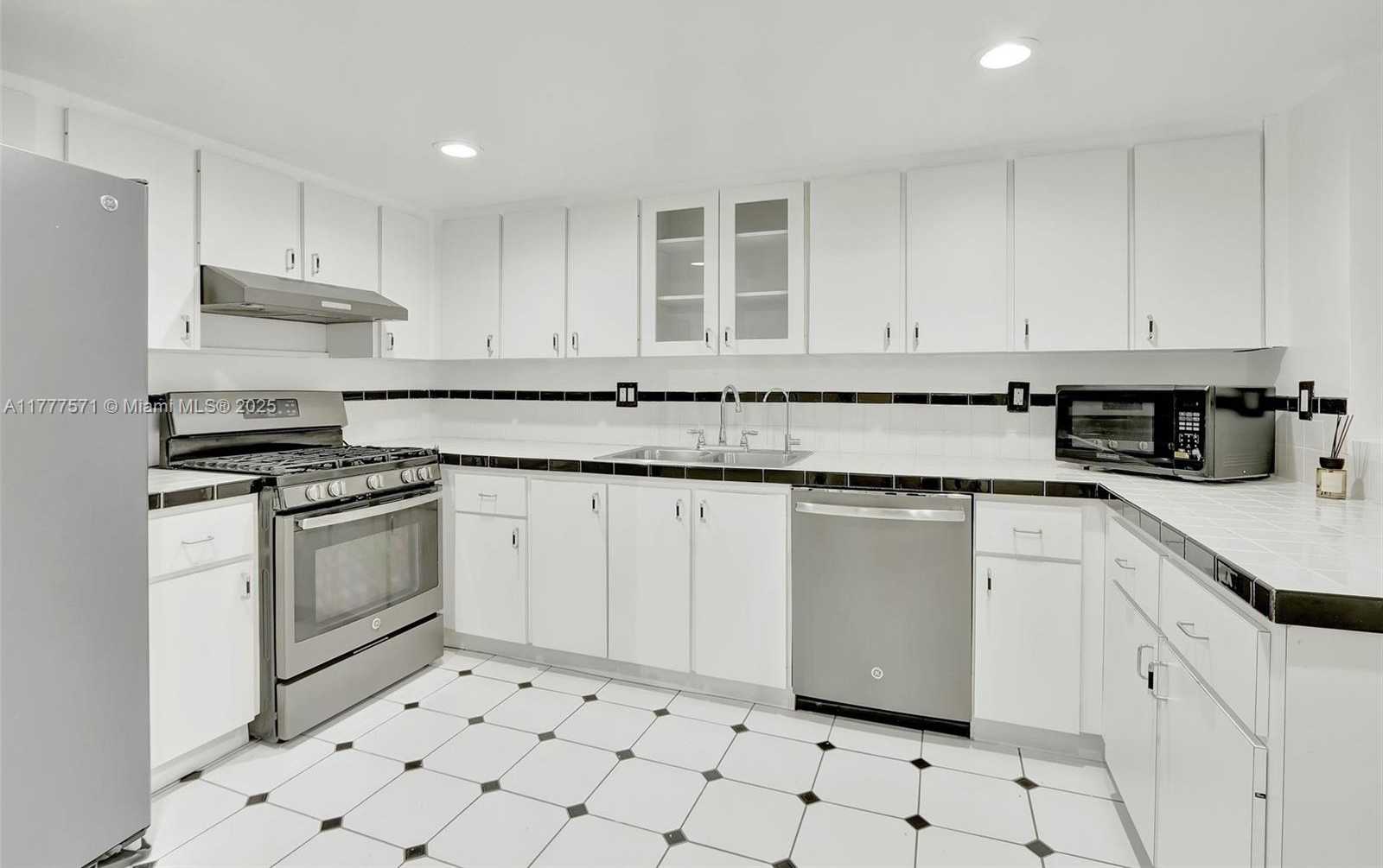 Small Image of 6619 SOUTH WEST 116TH PL #G7, Miami Number 14