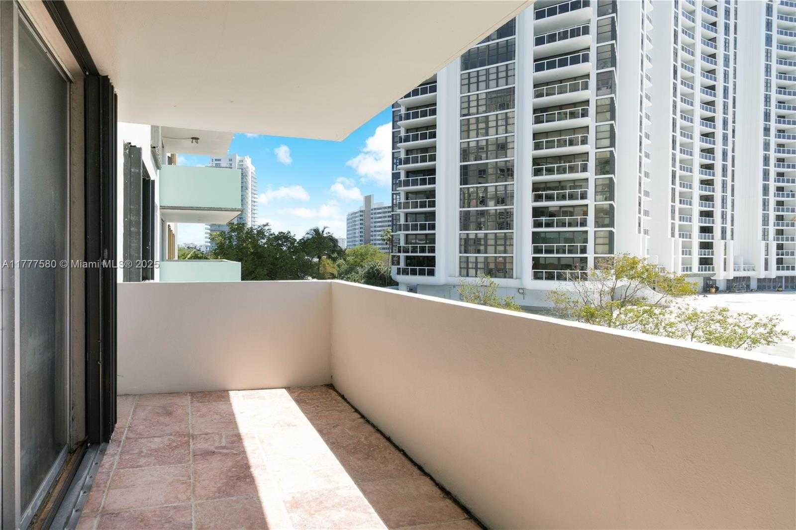 Small Image of 5 ISLAND AVE #4F, Miami Beach Number 12