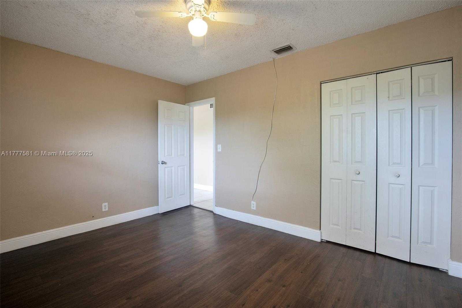 Small Image of 4061 NORTH DIXIE HWY #29, Oakland Park Number 13