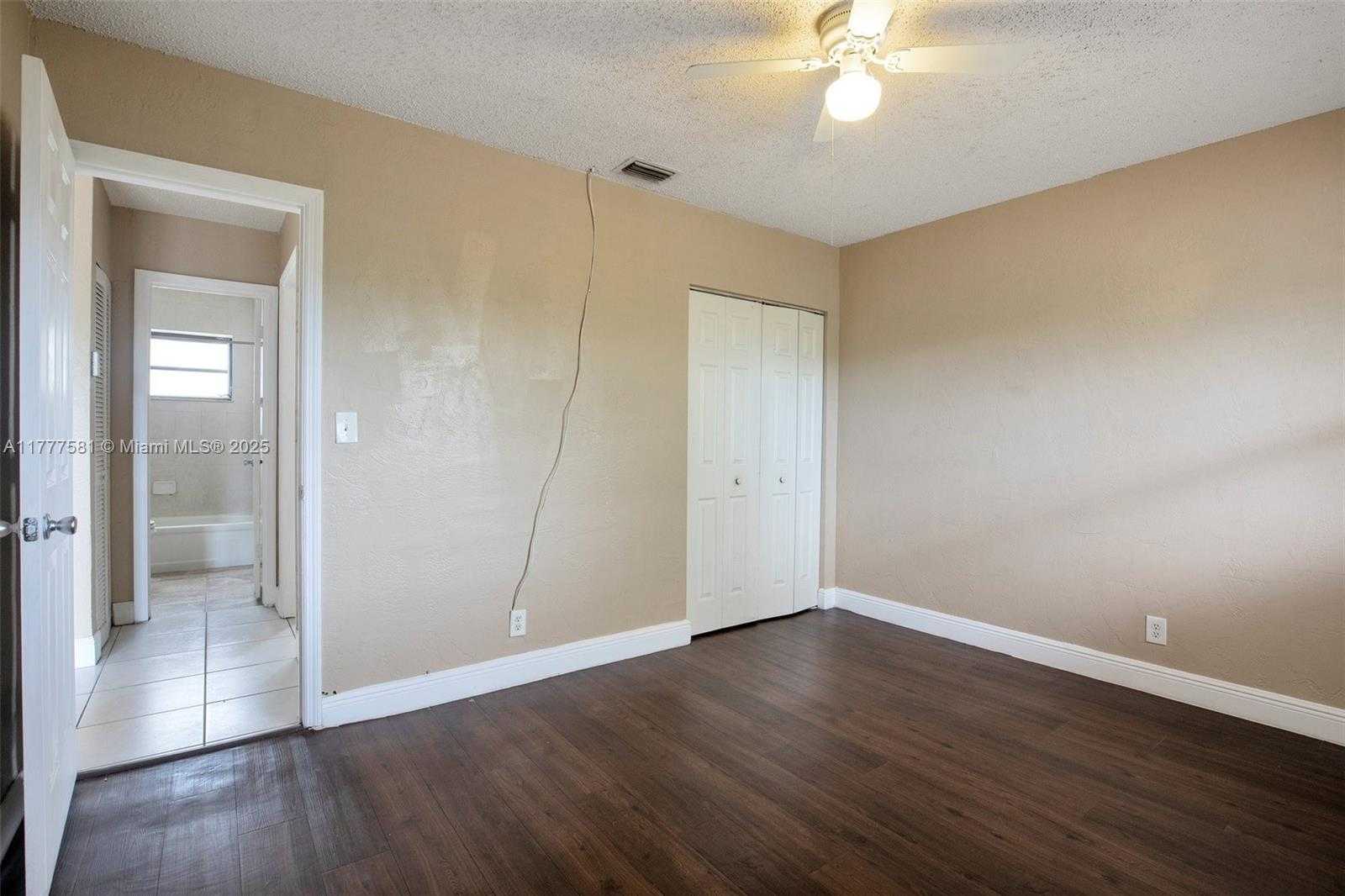 Small Image of 4061 NORTH DIXIE HWY #29, Oakland Park Number 14