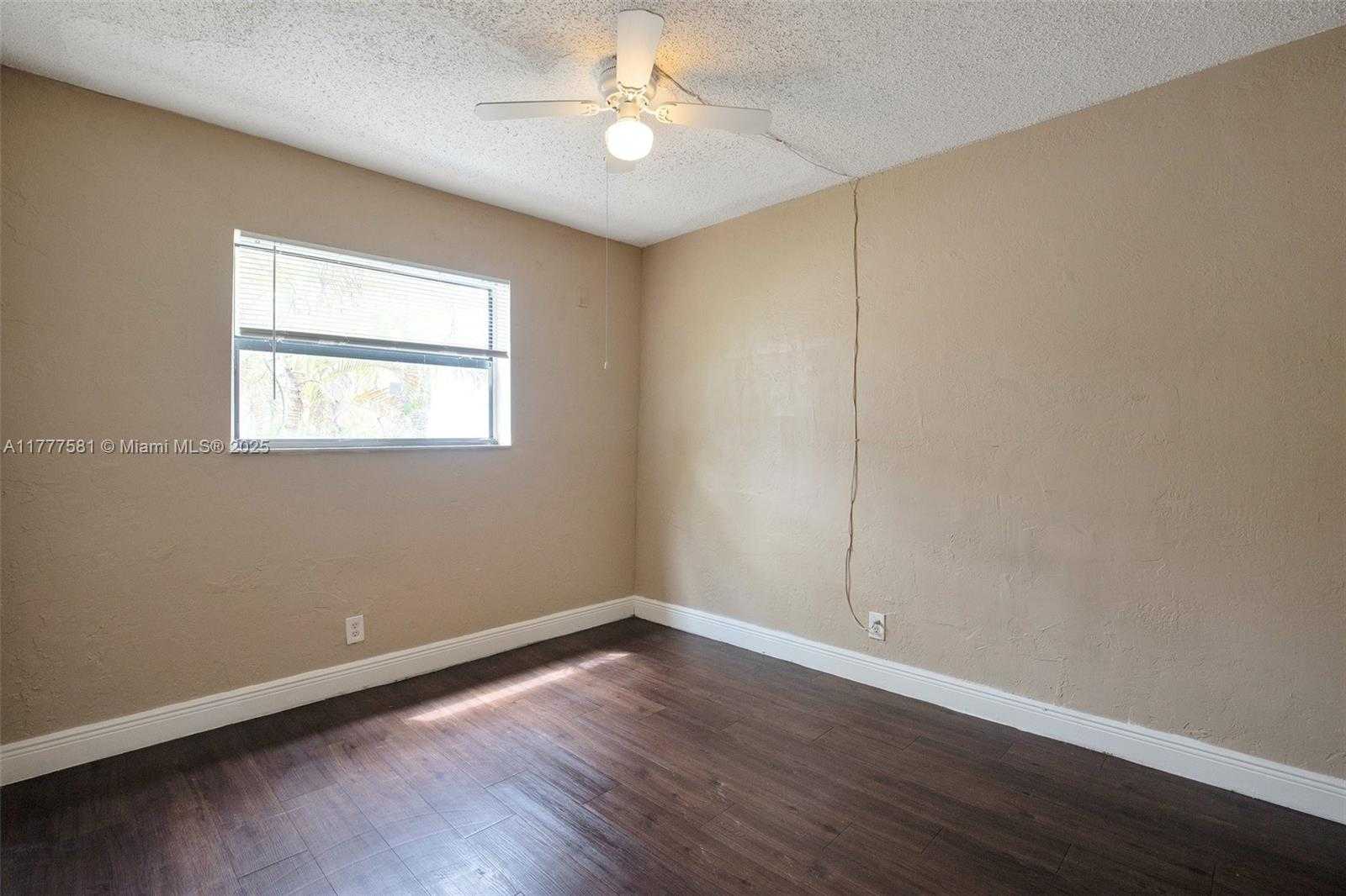 Small Image of 4061 NORTH DIXIE HWY #29, Oakland Park Number 15