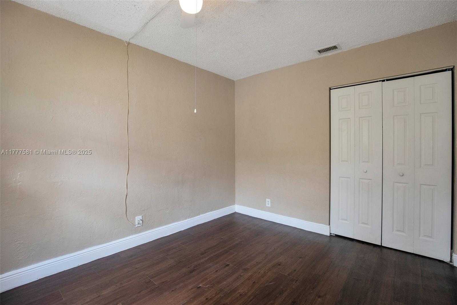 Small Image of 4061 NORTH DIXIE HWY #29, Oakland Park Number 16