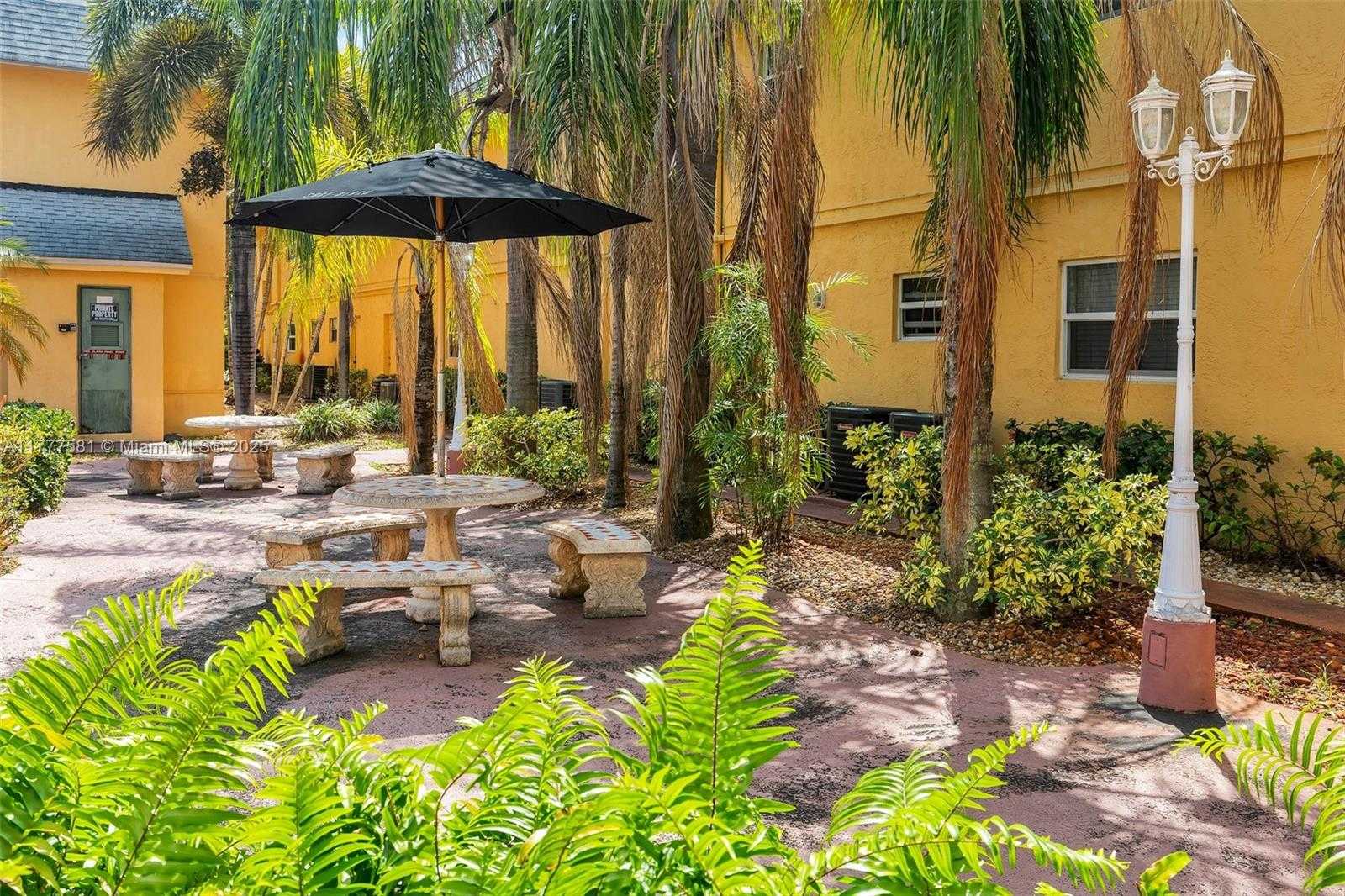 Small Image of 4061 NORTH DIXIE HWY #29, Oakland Park Number 2