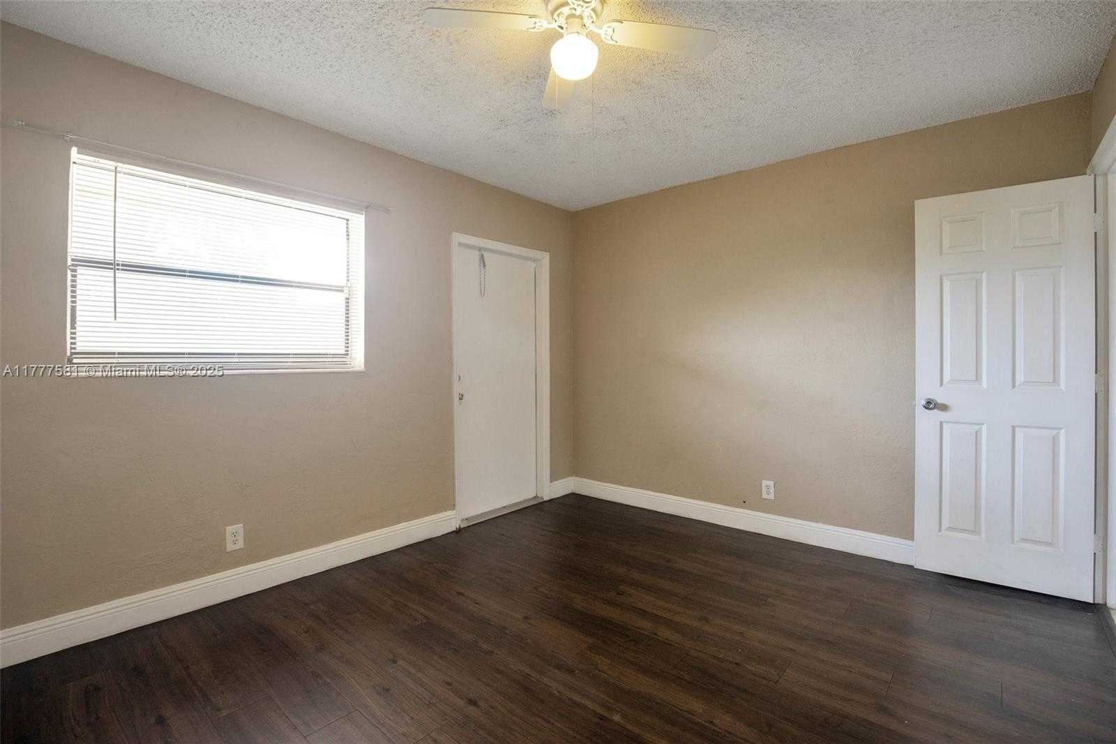 Small Image of 4061 NORTH DIXIE HWY #29, Oakland Park Number 21