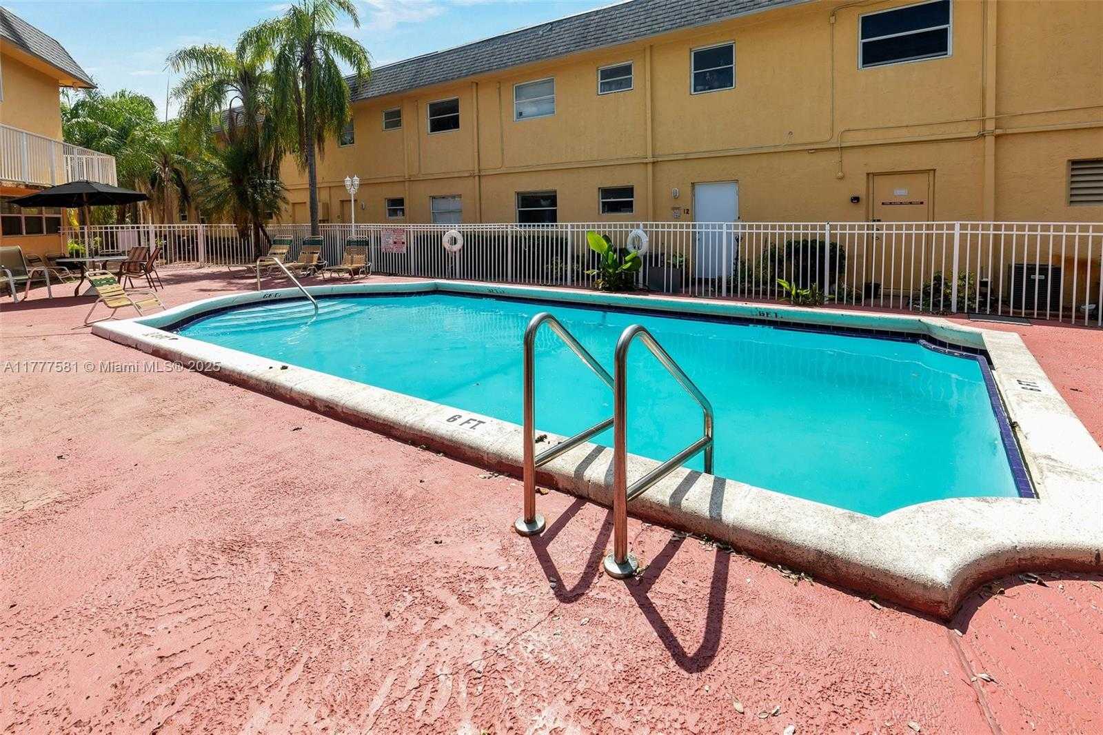 Small Image of 4061 NORTH DIXIE HWY #29, Oakland Park Number 3