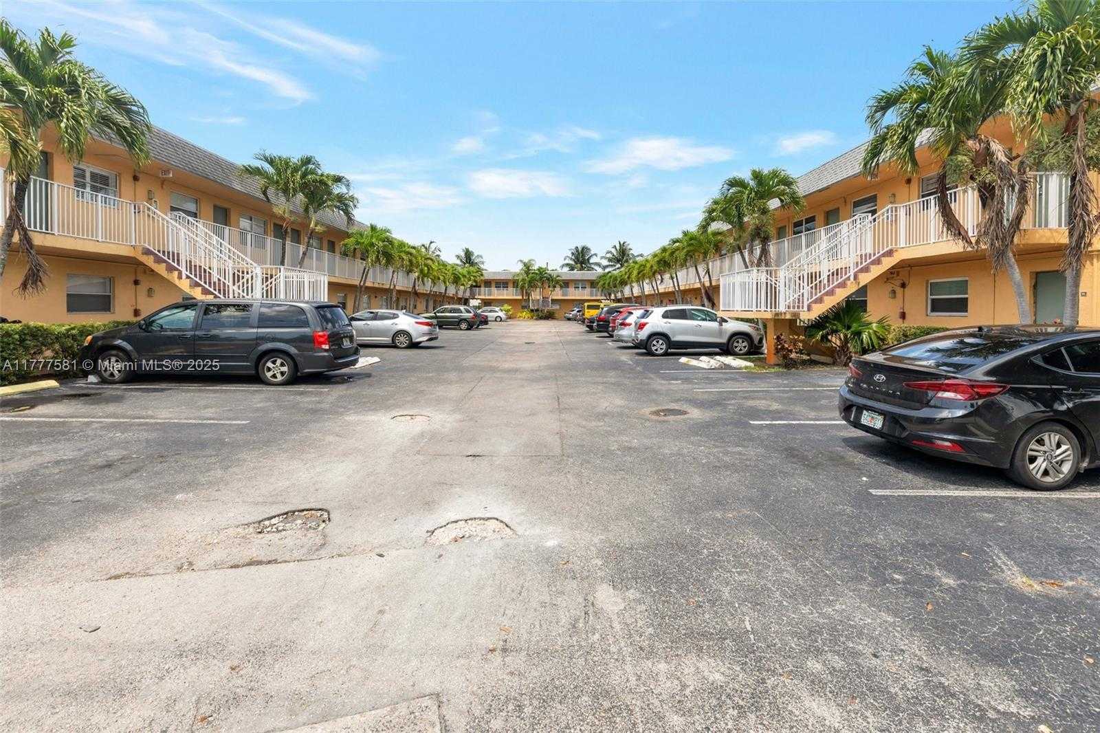Small Image of 4061 NORTH DIXIE HWY #29, Oakland Park Number 5