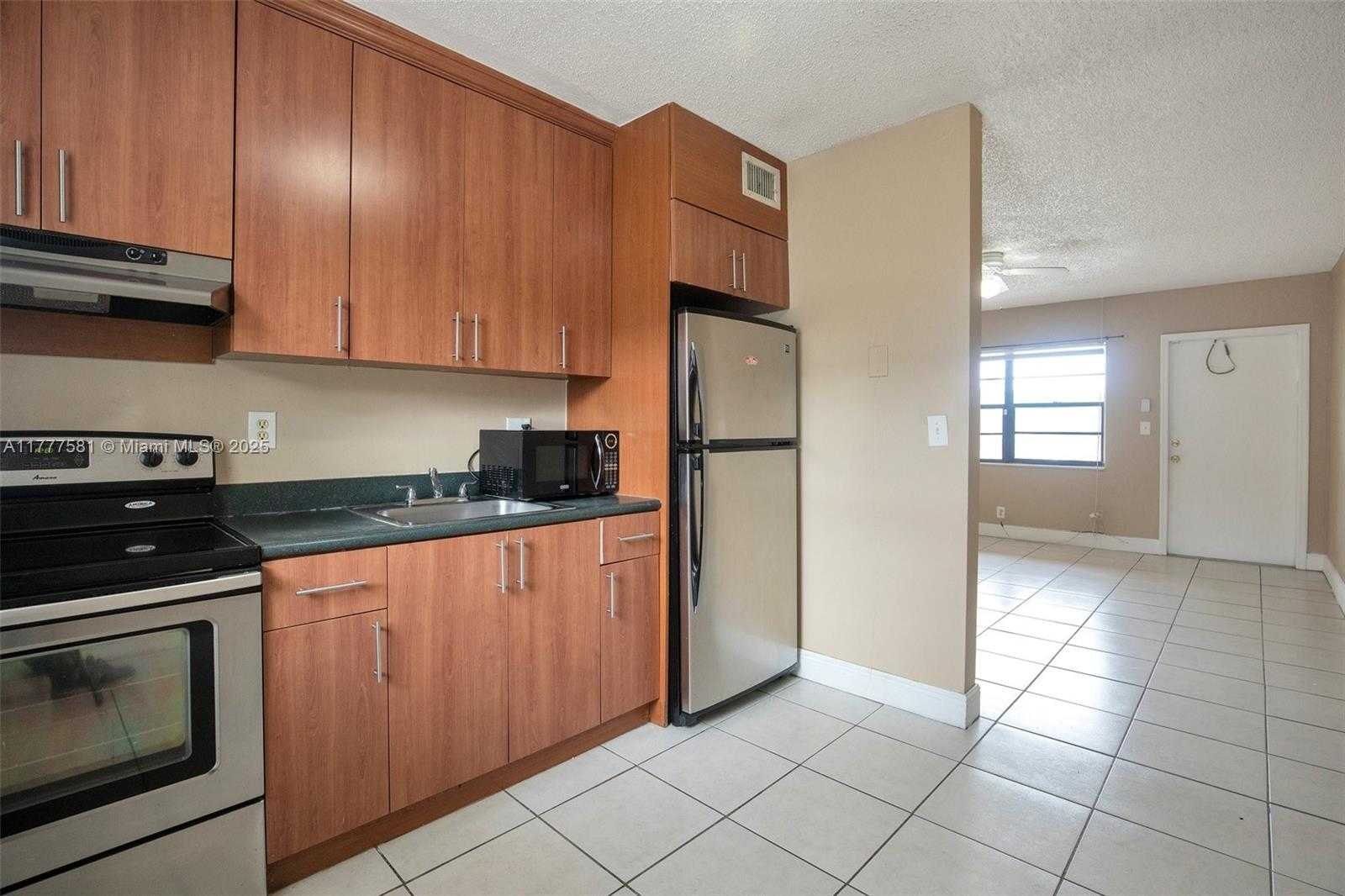 Small Image of 4061 NORTH DIXIE HWY #29, Oakland Park Number 8
