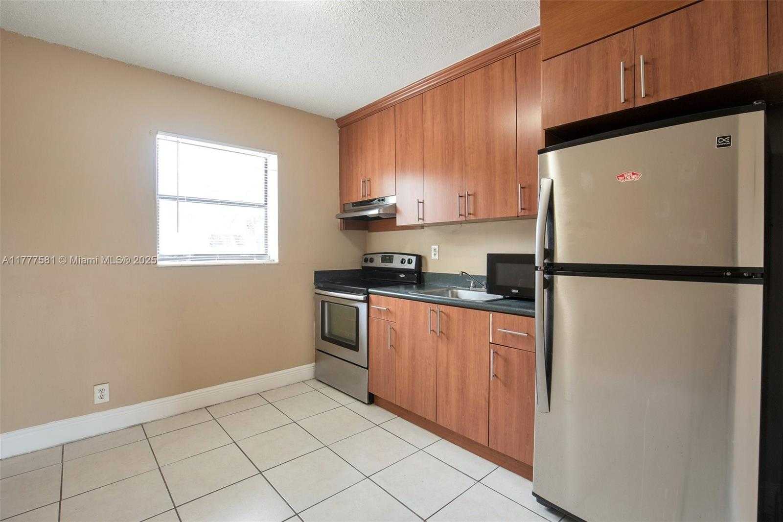 Small Image of 4061 NORTH DIXIE HWY #29, Oakland Park Number 9