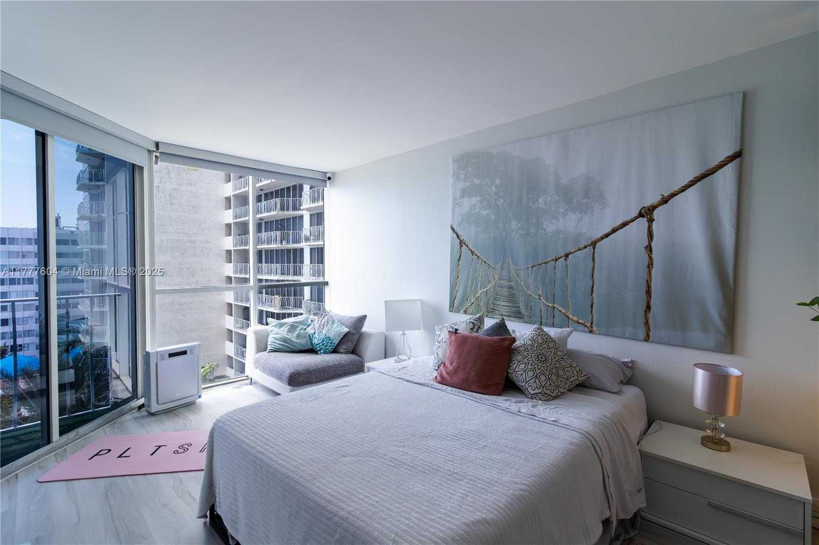 Small Image of 7601 EAST TREASURE DR #923, North Bay Village Number 10