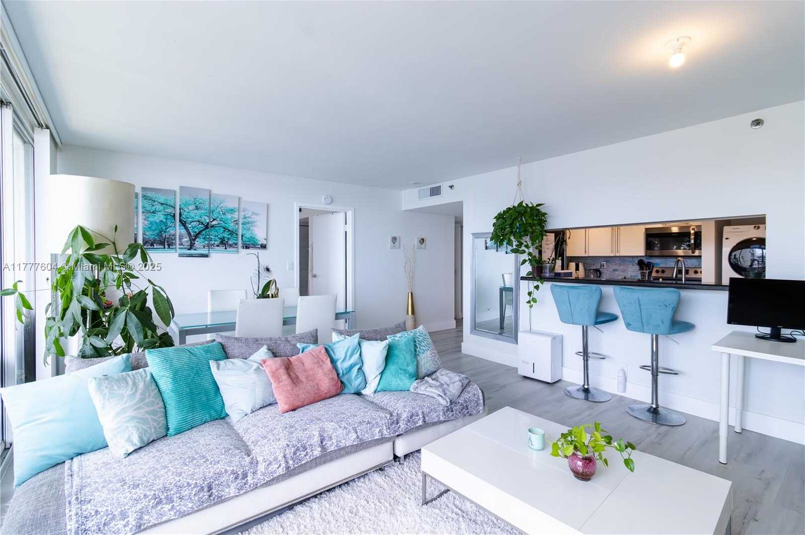 Small Image of 7601 EAST TREASURE DR #923, North Bay Village Number 8