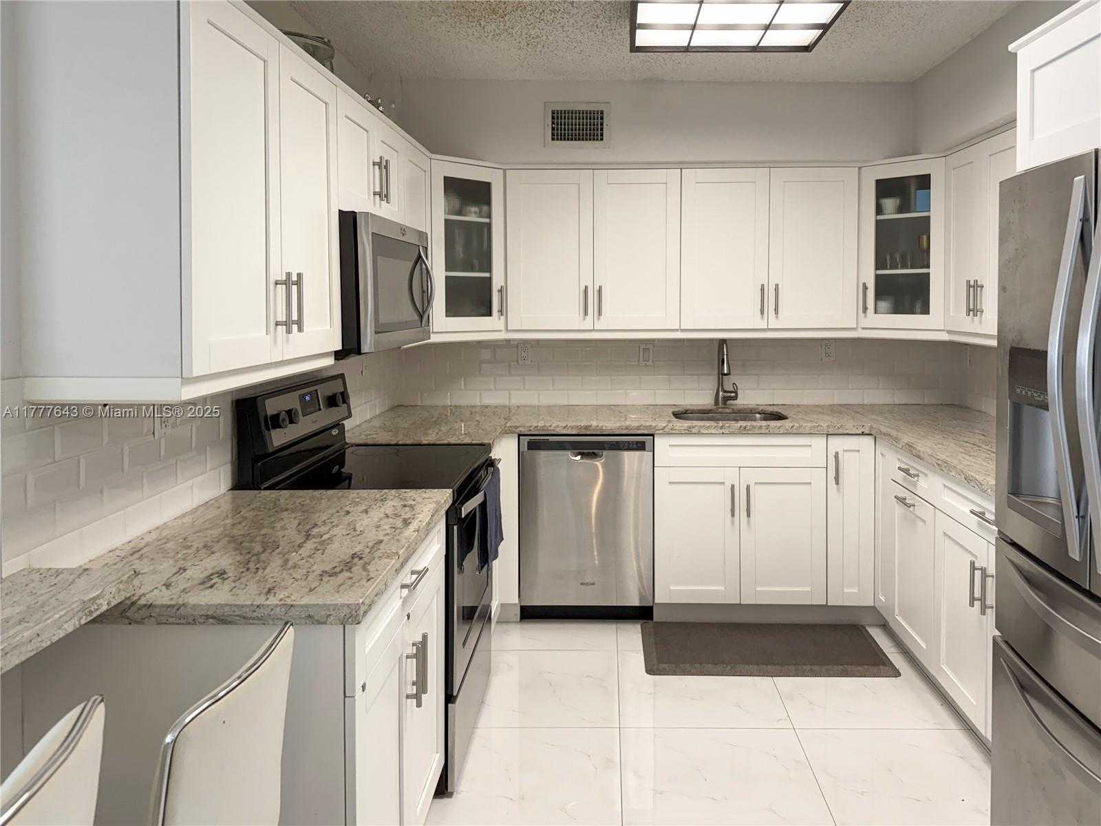 Small Image of 3530 MYSTIC POINTE DR #1611, Aventura Number 12
