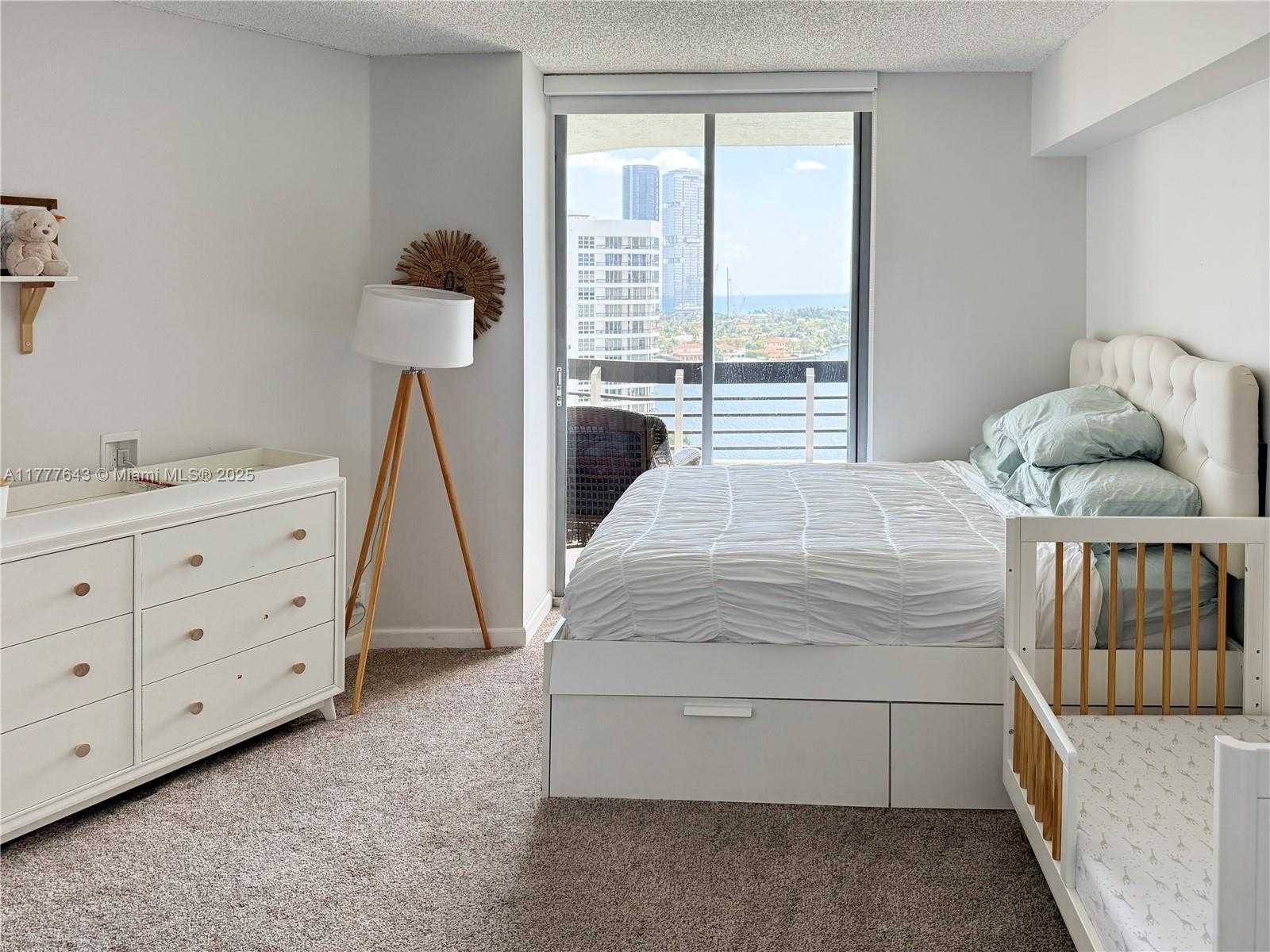 Small Image of 3530 MYSTIC POINTE DR #1611, Aventura Number 16
