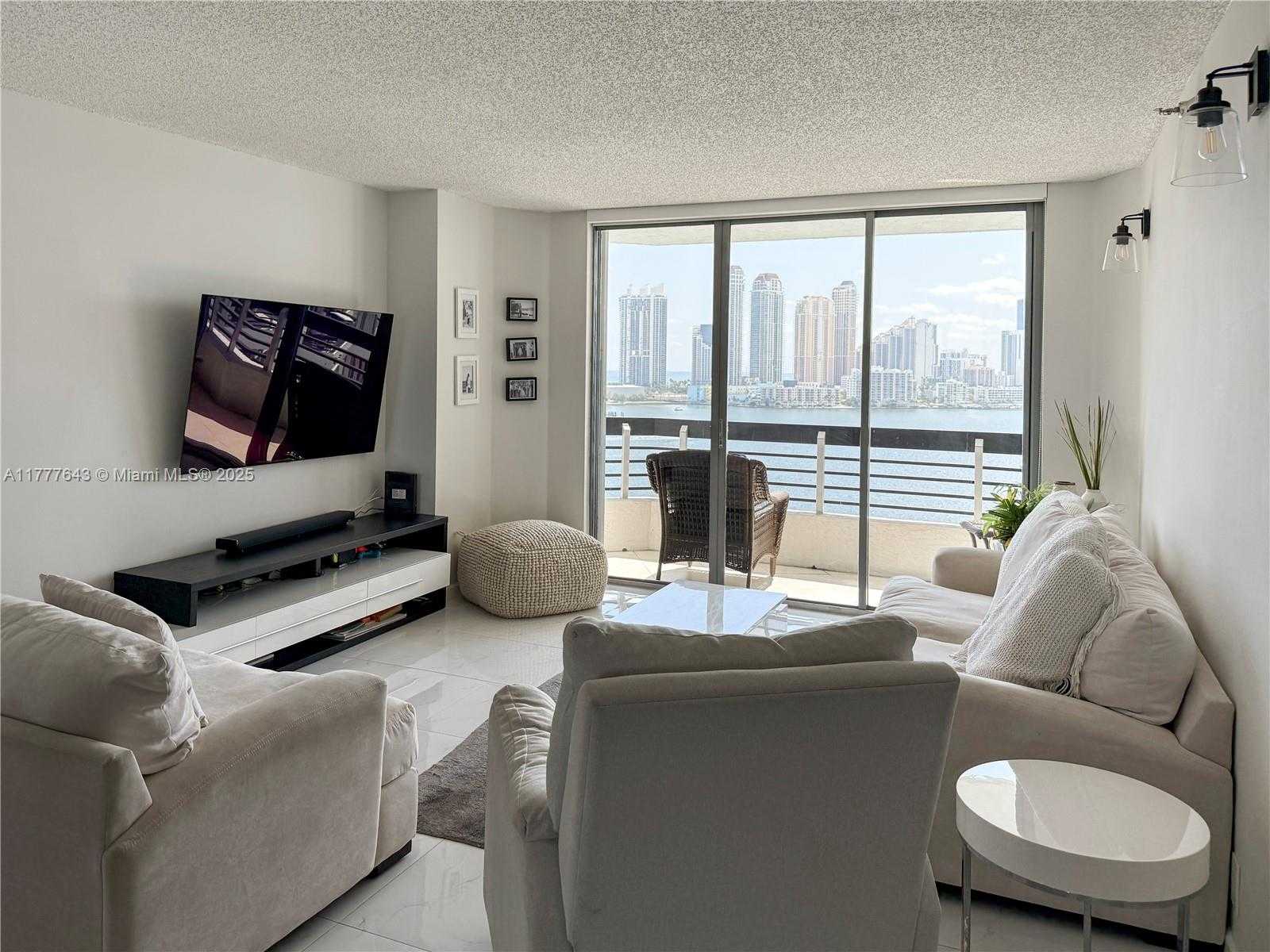 Small Image of 3530 MYSTIC POINTE DR #1611, Aventura Number 4