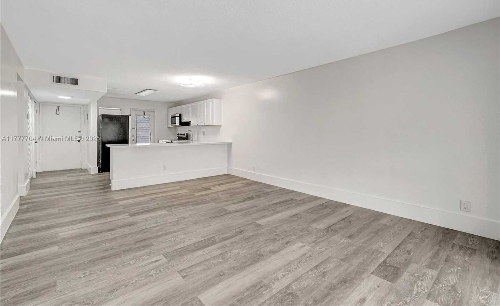 Small Image of 4800 HILLCREST LN #207, Hollywood Number 10