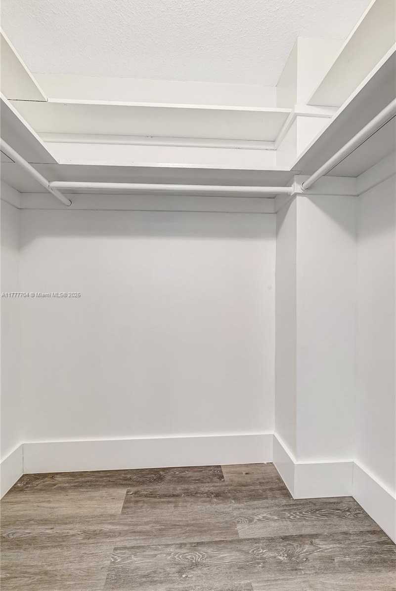 Small Image of 4800 HILLCREST LN #207, Hollywood Number 19