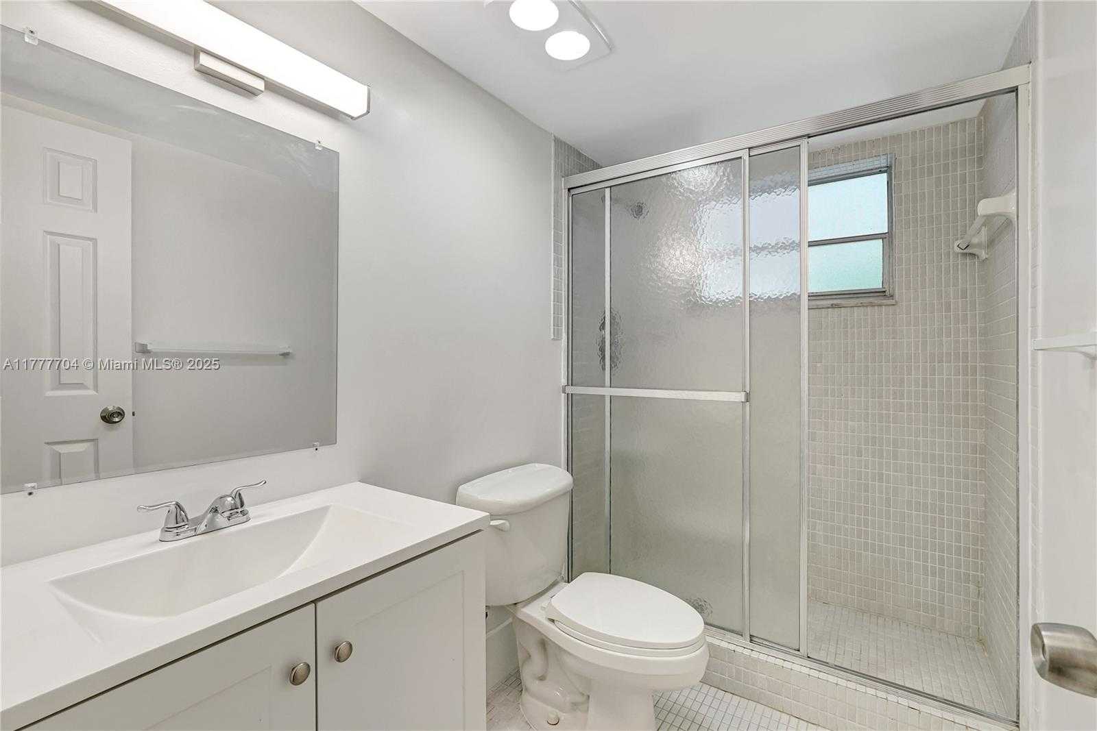 Small Image of 4800 HILLCREST LN #207, Hollywood Number 20