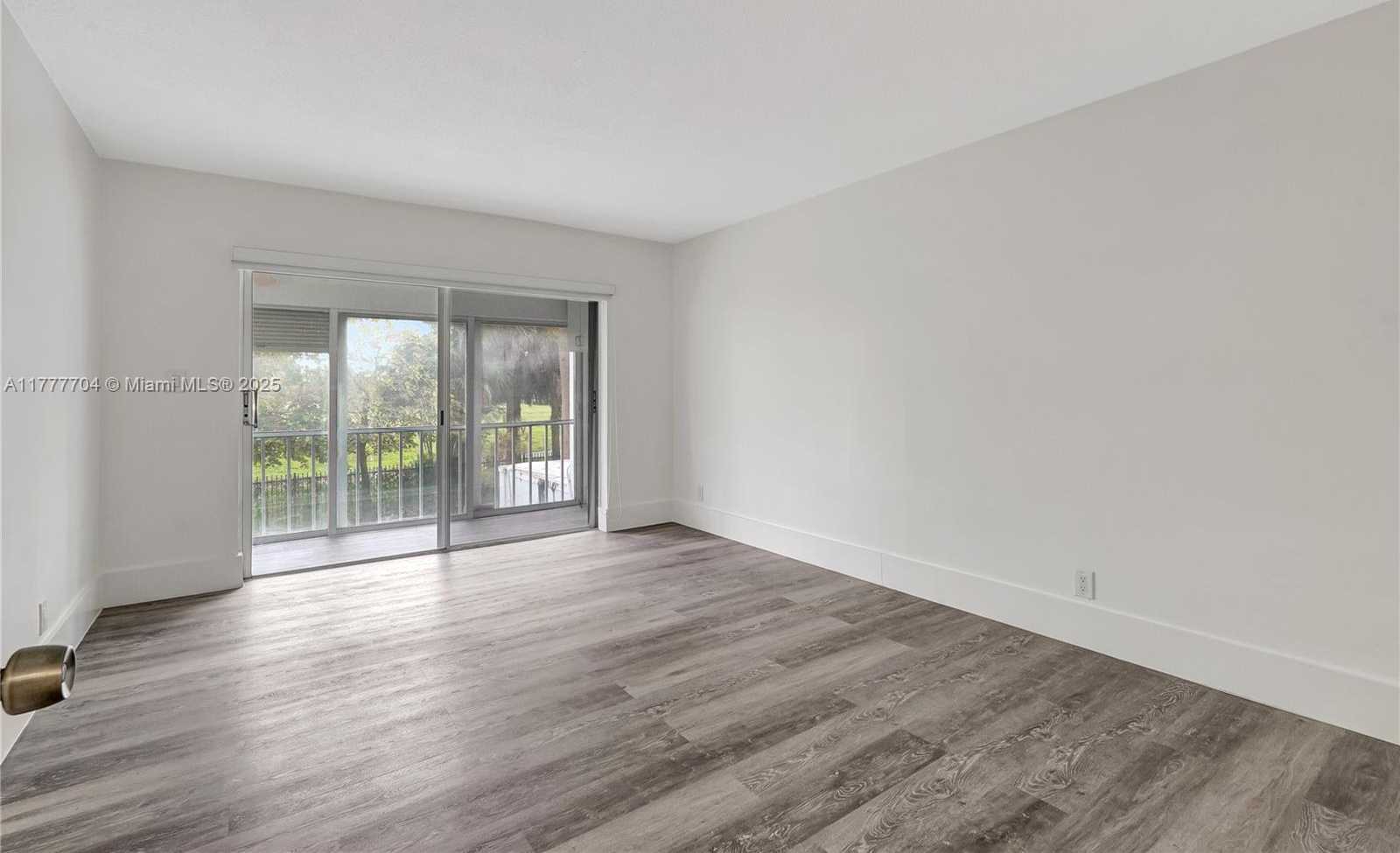 Small Image of 4800 HILLCREST LN #207, Hollywood Number 22