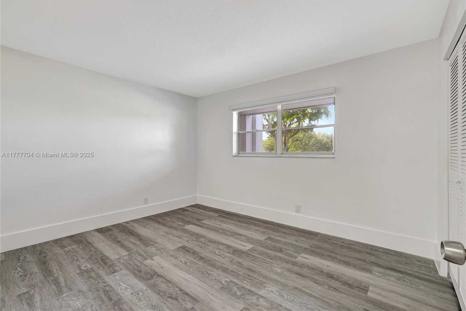 Small Image of 4800 HILLCREST LN #207, Hollywood Number 23