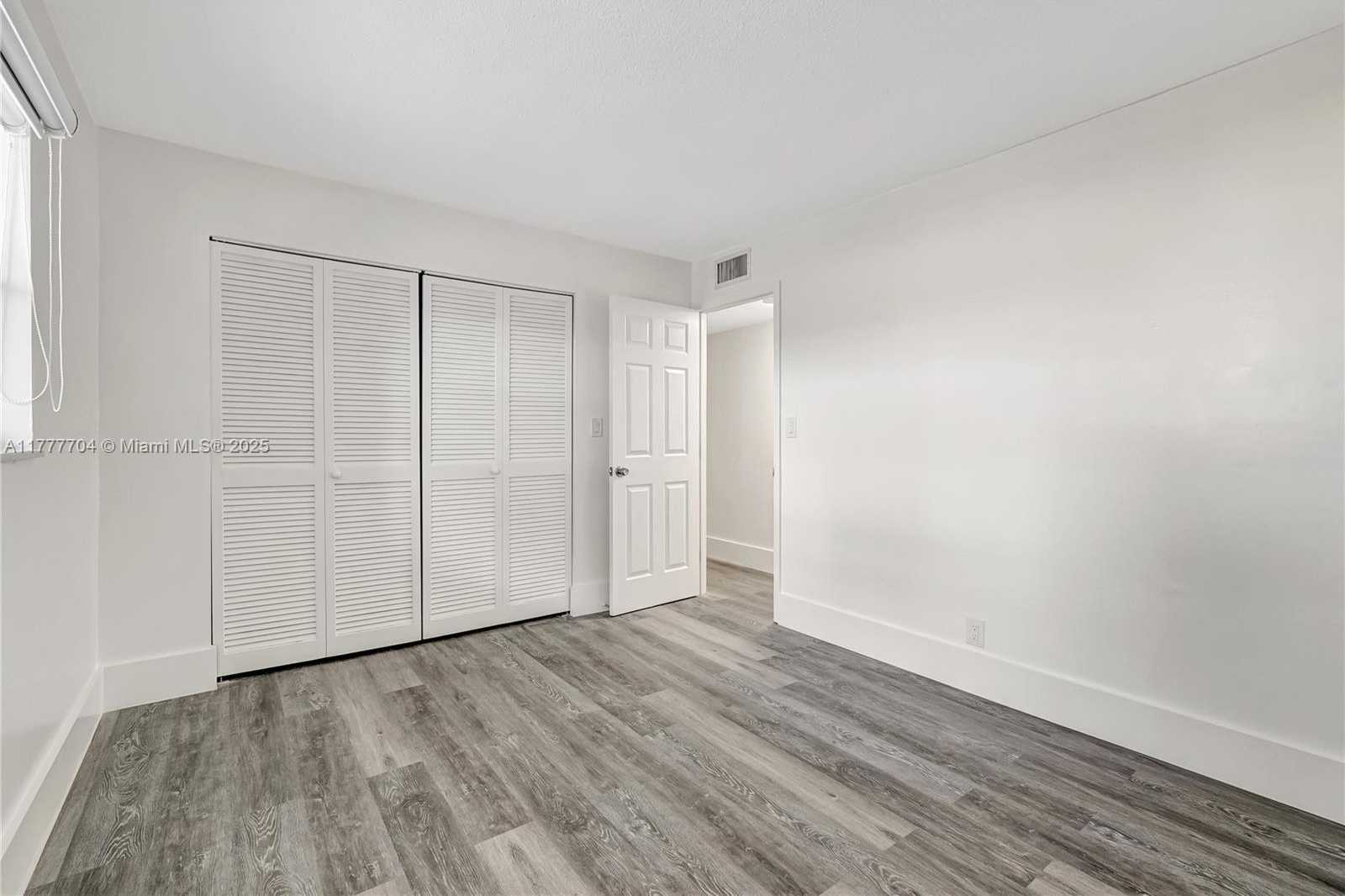 Small Image of 4800 HILLCREST LN #207, Hollywood Number 24