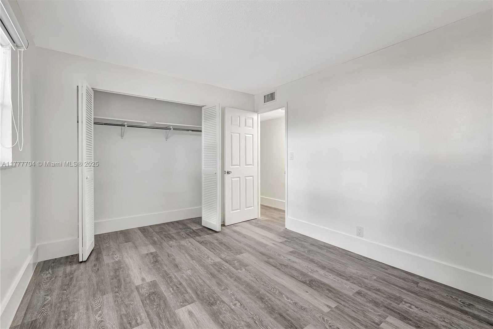 Small Image of 4800 HILLCREST LN #207, Hollywood Number 25