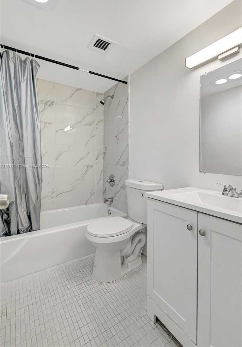 Small Image of 4800 HILLCREST LN #207, Hollywood Number 27