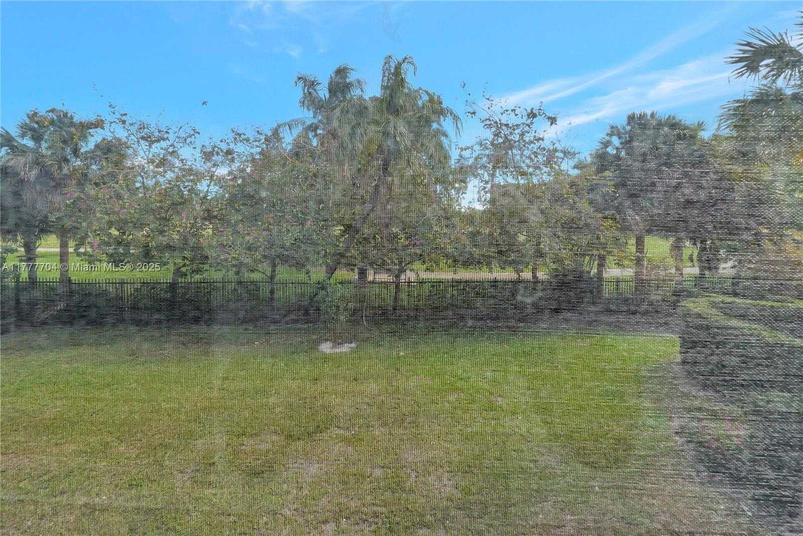 Small Image of 4800 HILLCREST LN #207, Hollywood Number 30