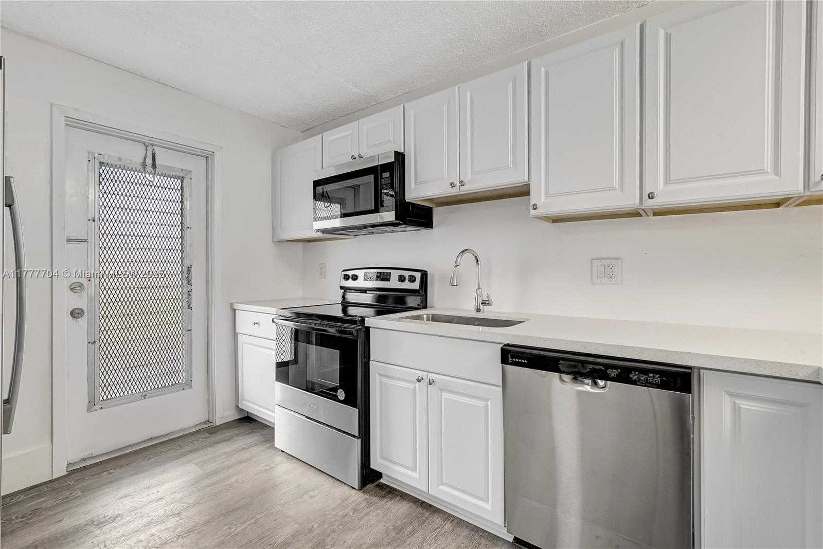 Small Image of 4800 HILLCREST LN #207, Hollywood Number 4